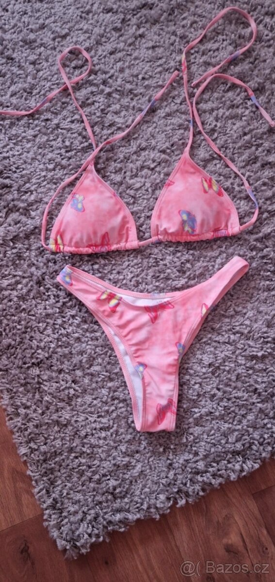 Krásné dvoudílné plavky