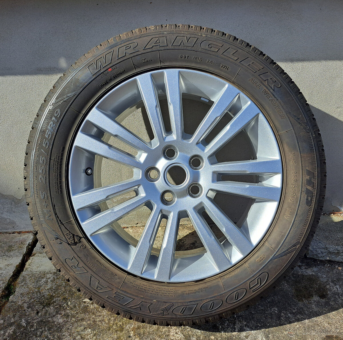 Land Rover Discovery 4(3)  Kolo 19“ 5x120 GoodYear 255/55