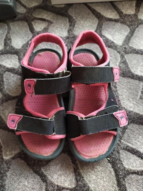 Růžové sandále 28