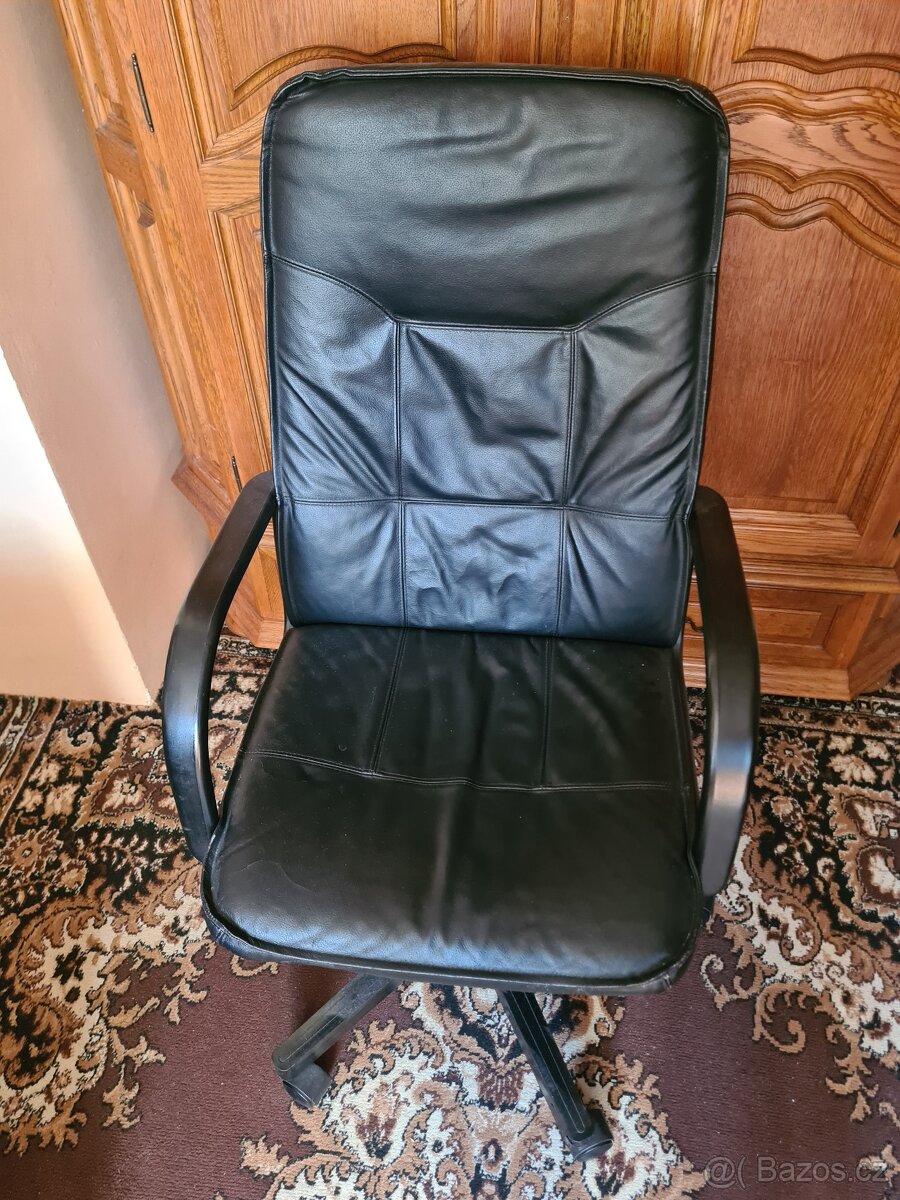 Kancelářská židle černá funkční