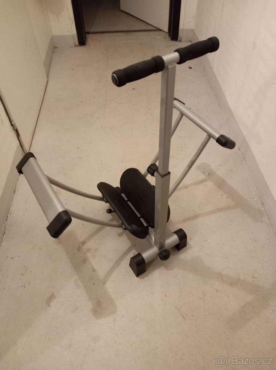 Cvičební stroj na stehna REZERVACE