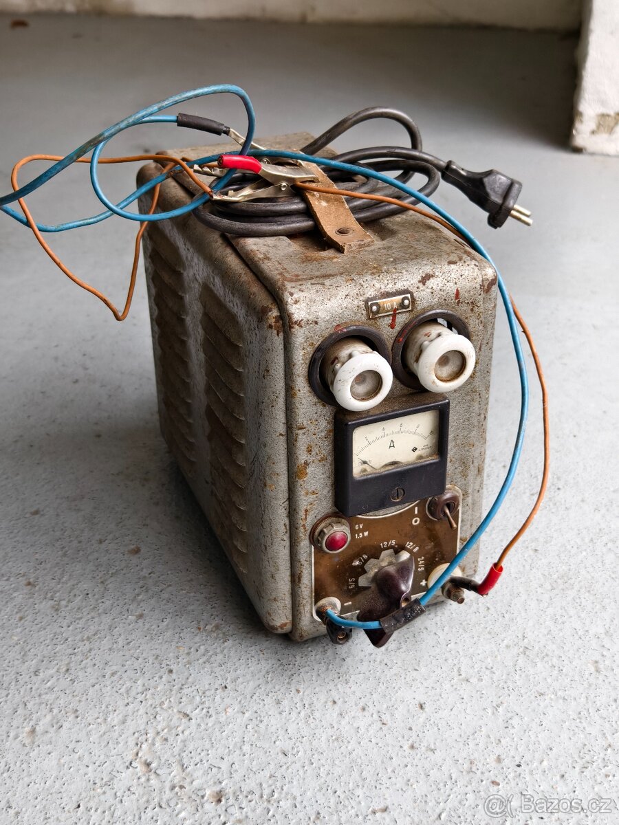 Prodám historickou auto nabíječku  na 6, 12 a 24 V