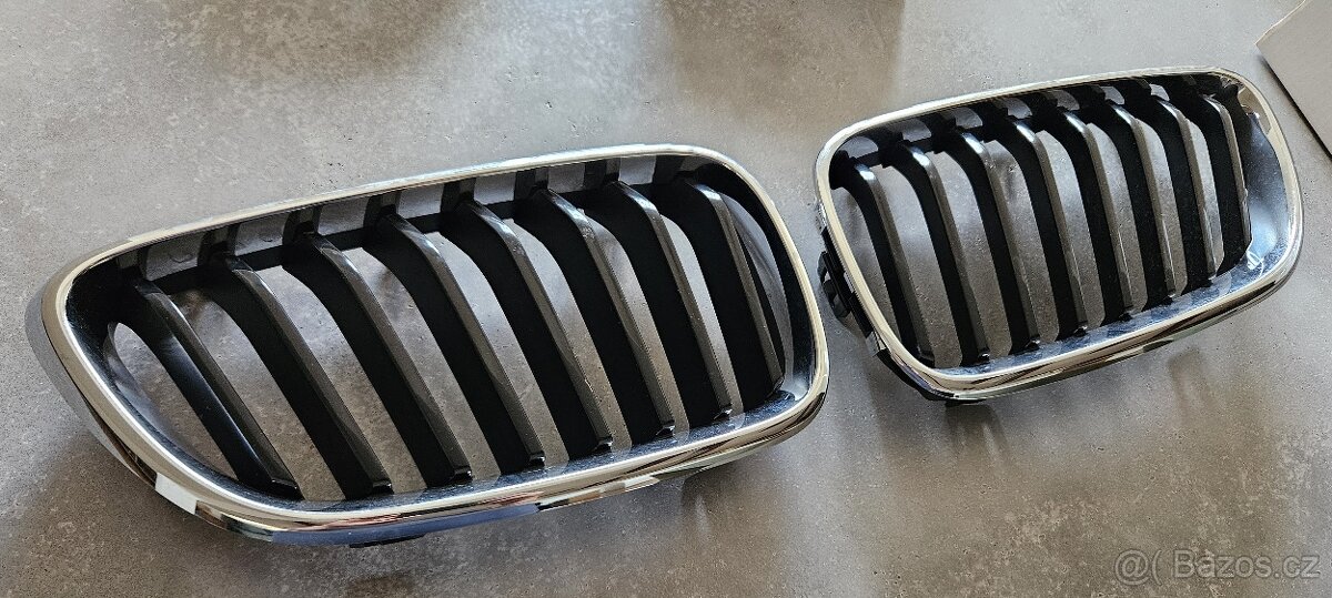 Originál BMW gril ledvinky z m240i (F22), stříbrné, mřížka.