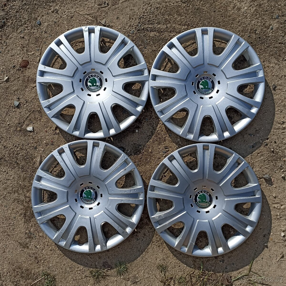 Poklice Škoda R15 č053