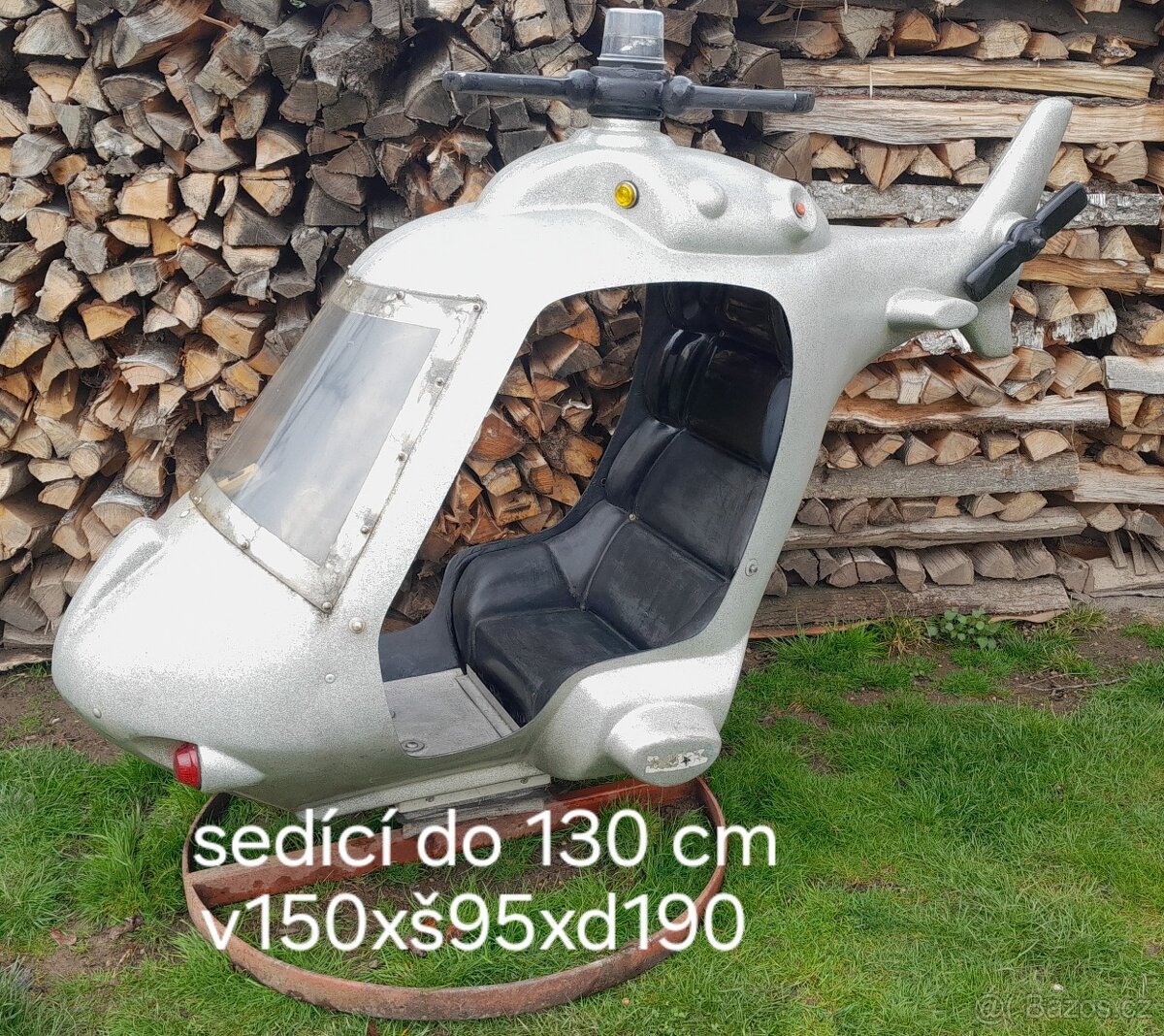 statický dětský vrtulník z laminátu