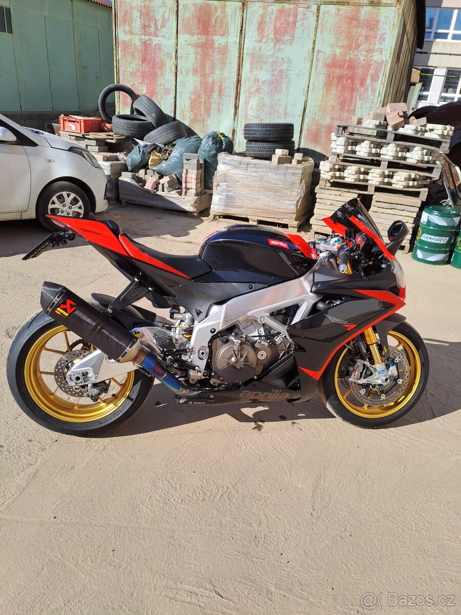 Aprilia rsv4 factory