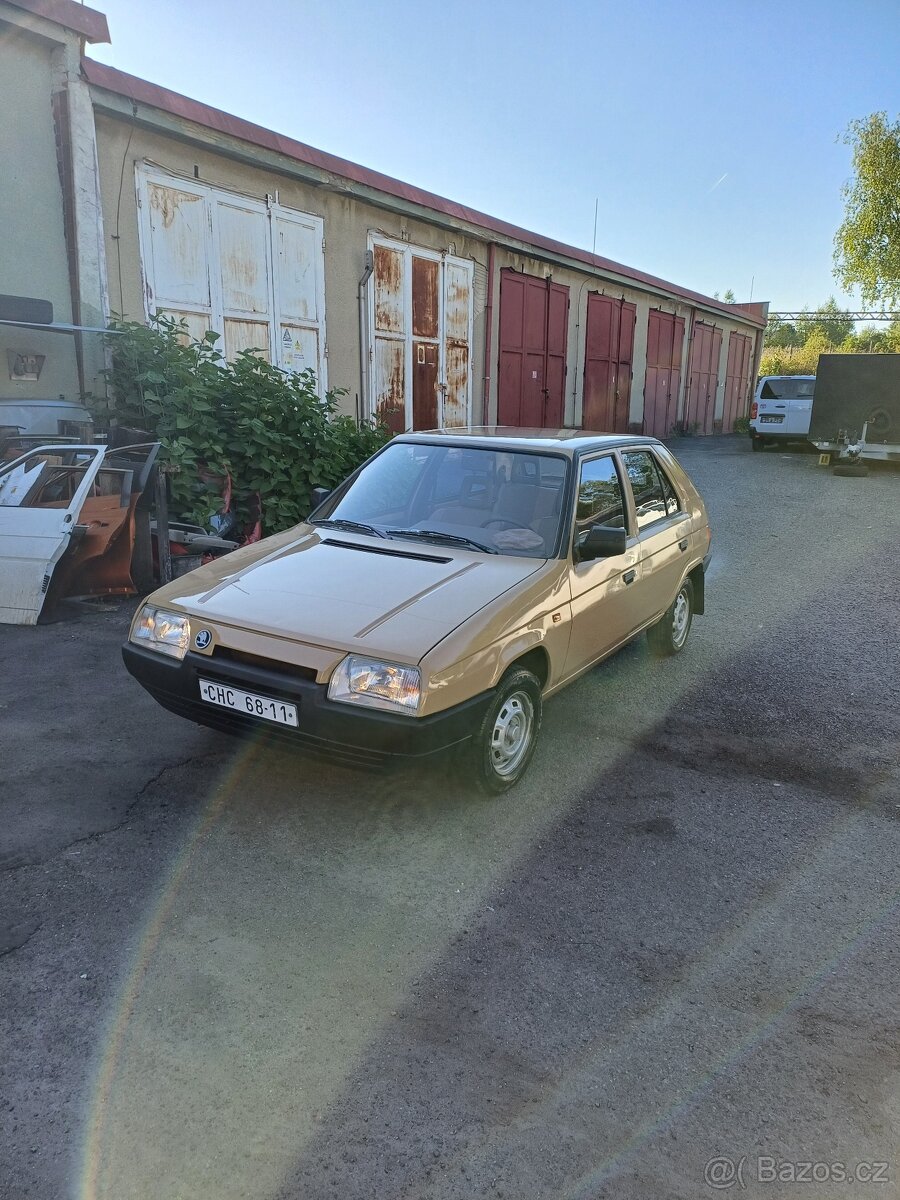 ŠKODA FAVORIT 136L ORIGINÁLNÍ STAV KRASAVEC
