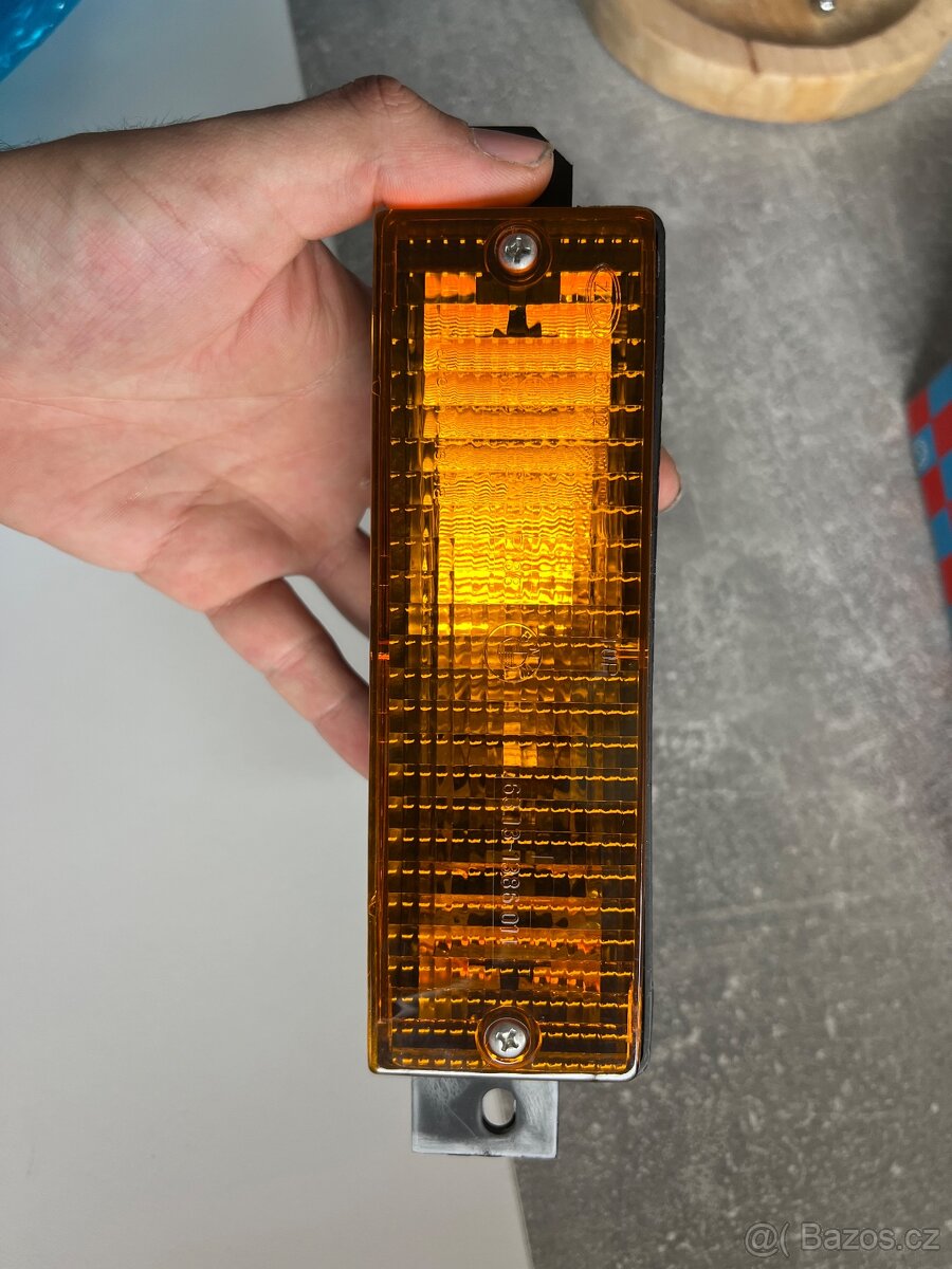 Originál nový blinkr na BMW E30 plastak