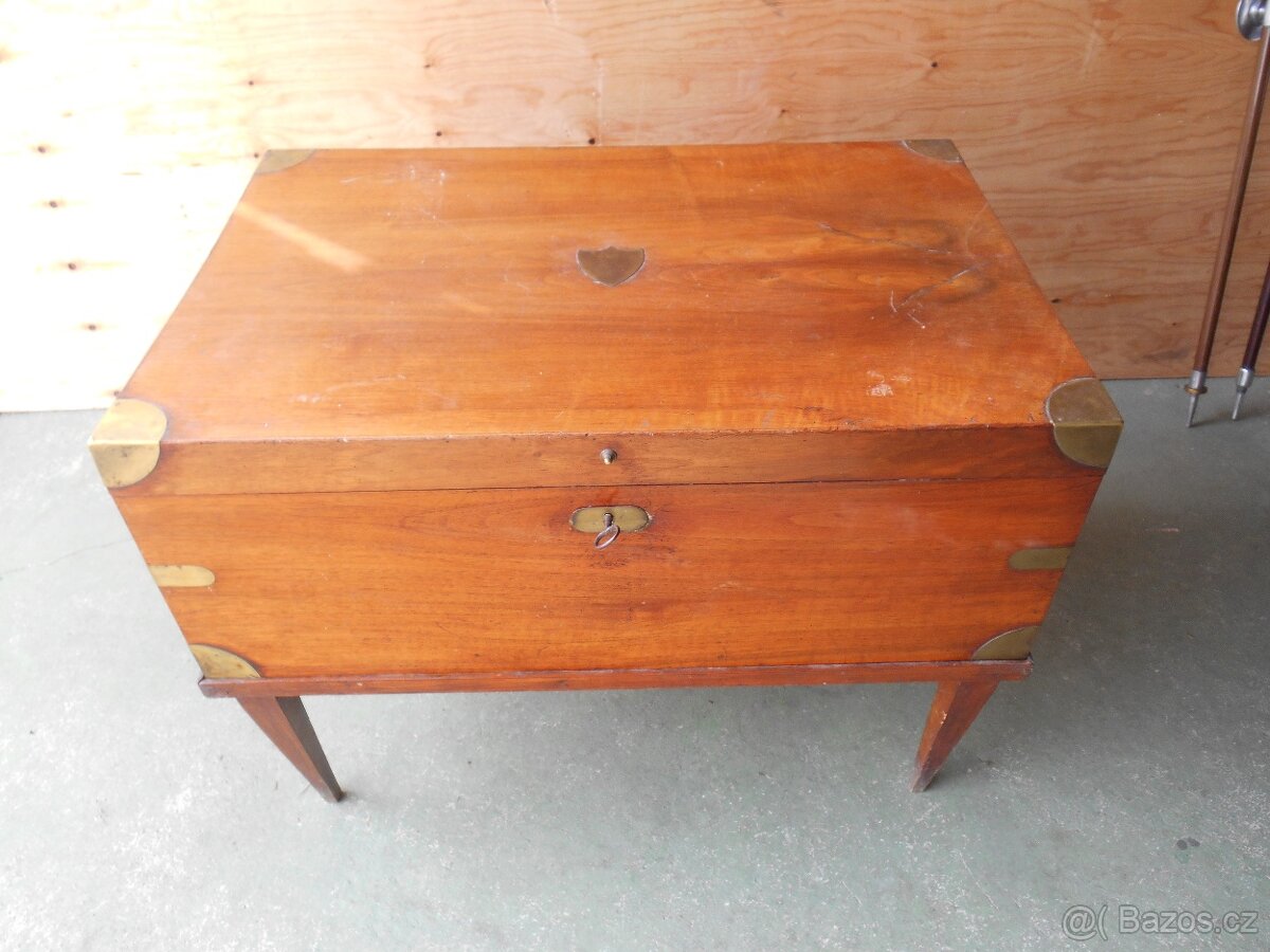 Stolek s úložným prostorem biedermeier