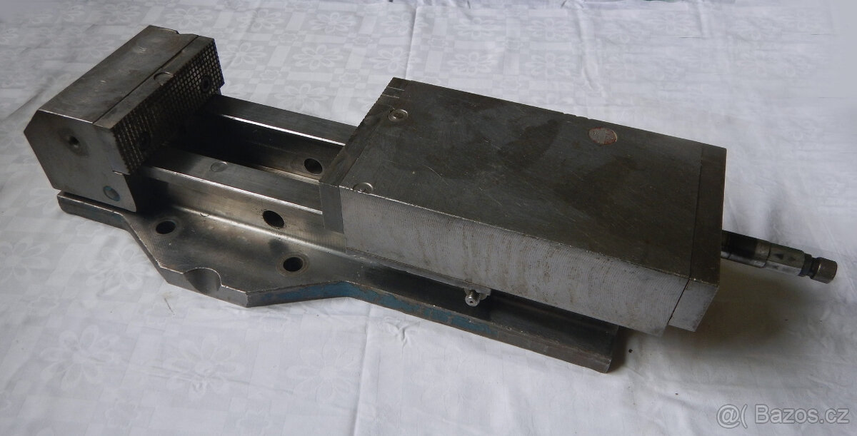 PRODÁM: Velký přesný strojní svěrák - hydraulický