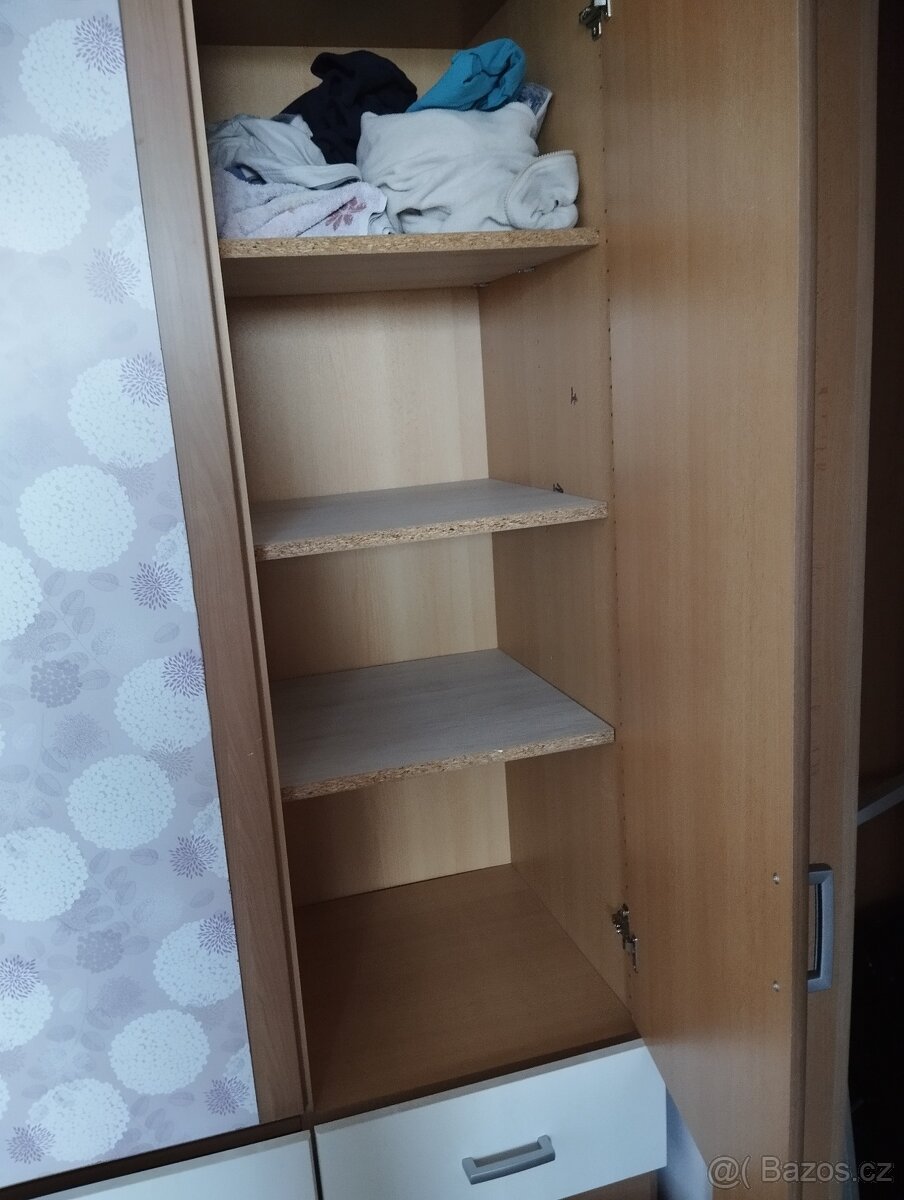 Šatní skříň