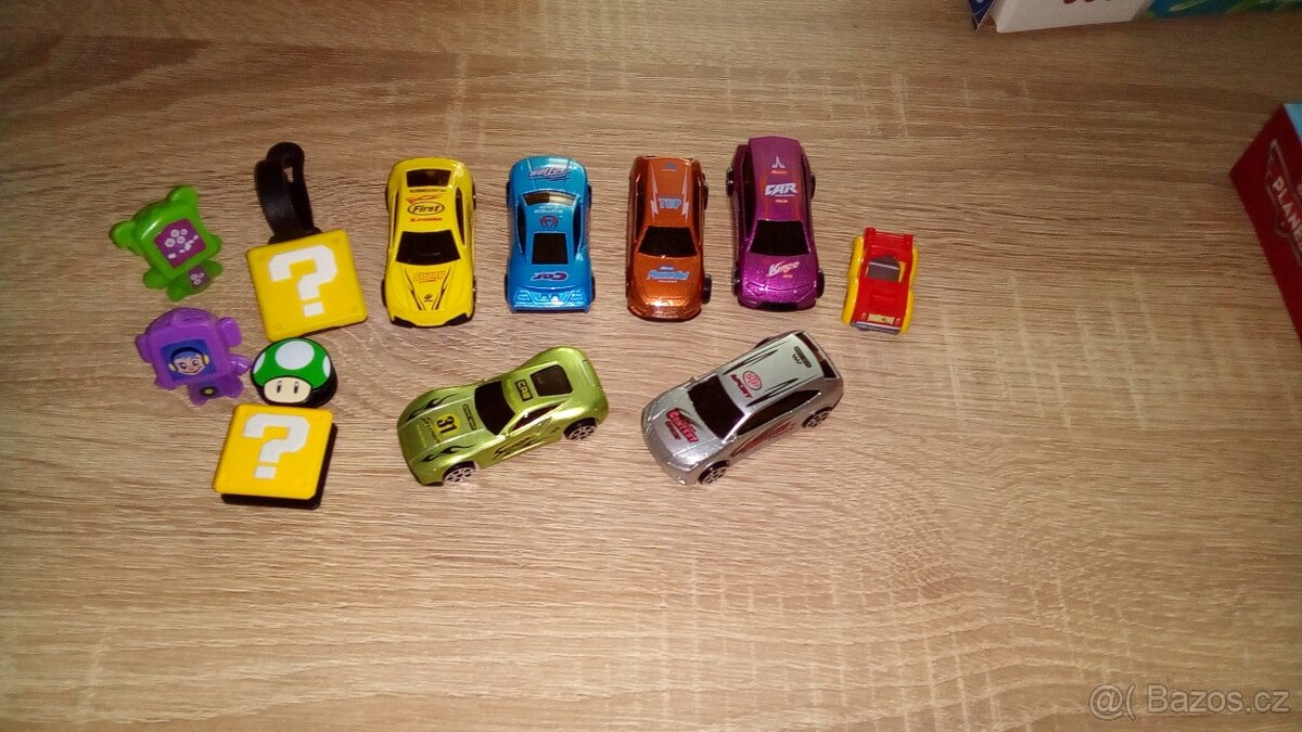 Autíčka,figurky pro kluky,cena celkem.