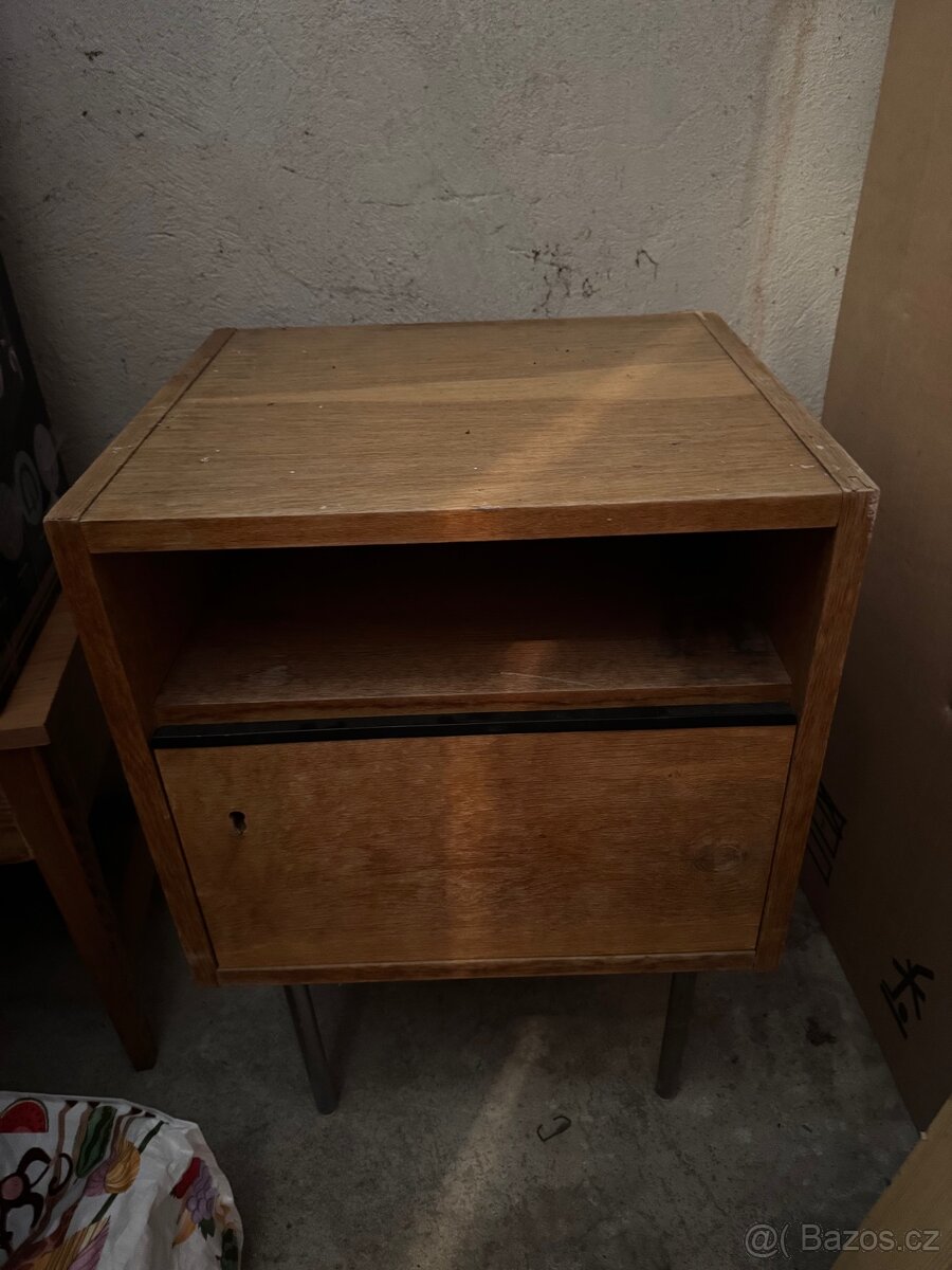 Retro nocni stolek