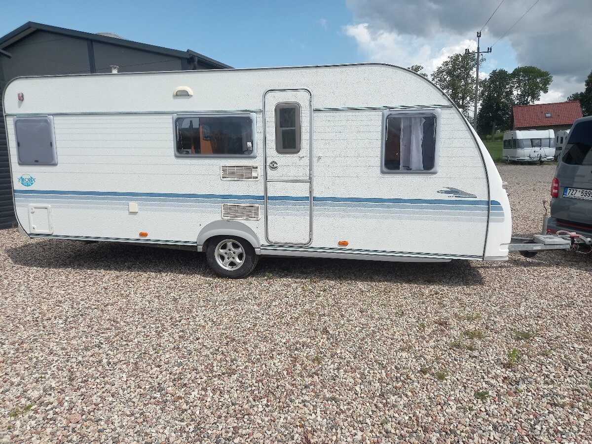 Prodám karavan ADRIA adora 552 PK. 7 MIST NA SPANI.