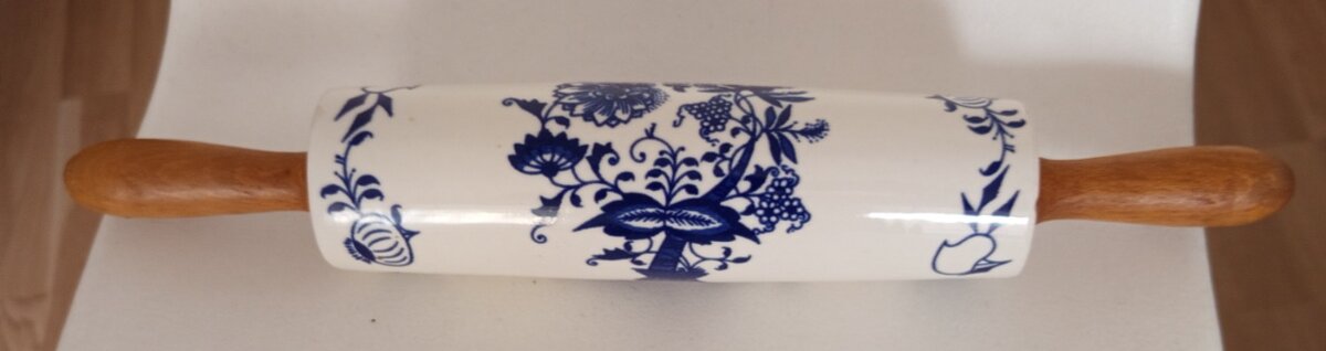 Váleček na těsto s motivem cibuláku