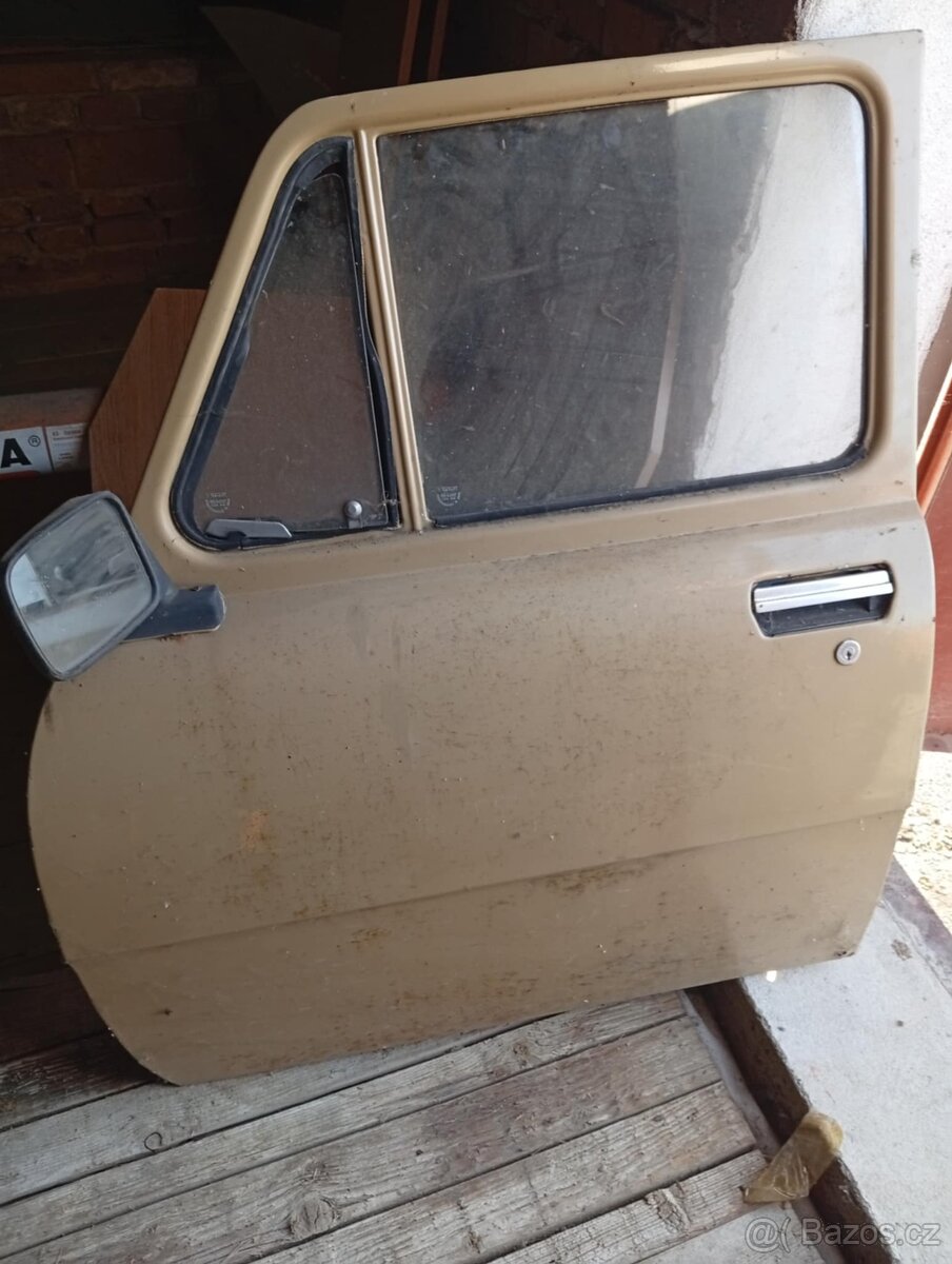 Dveře škoda 100