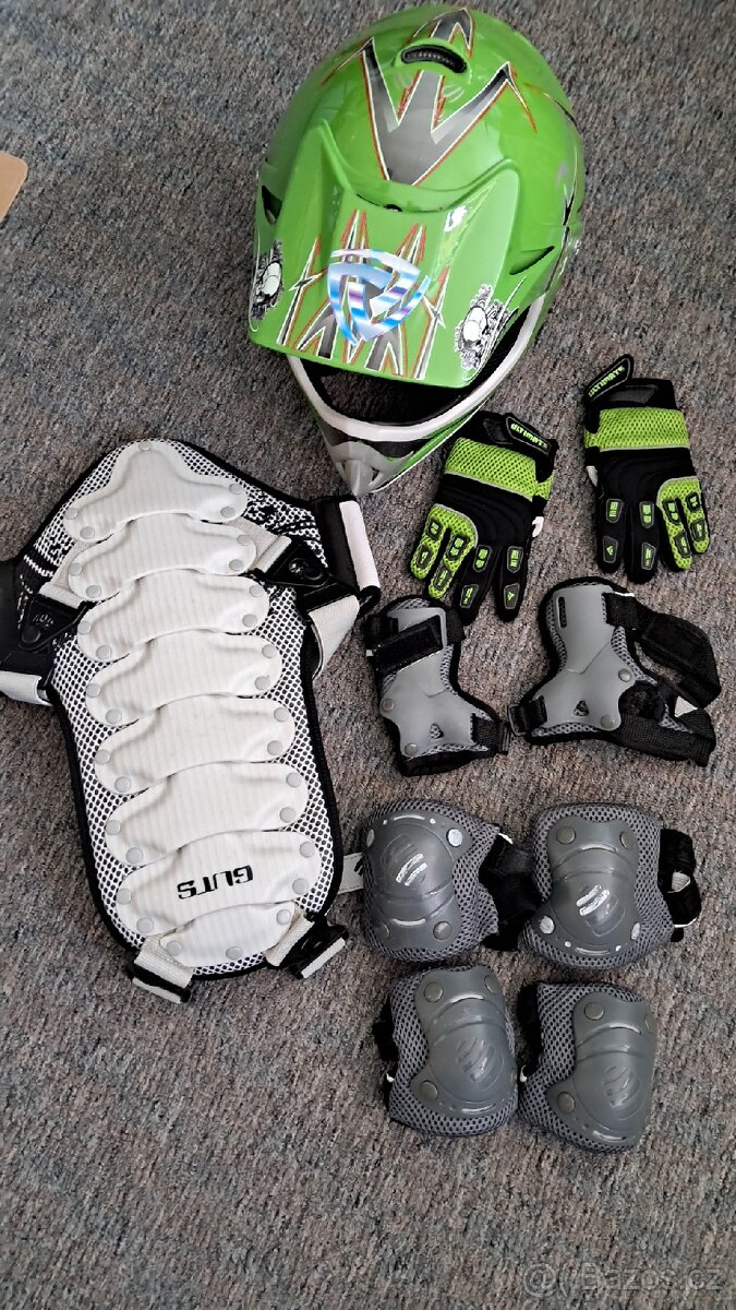 Dětské chrániče +helma