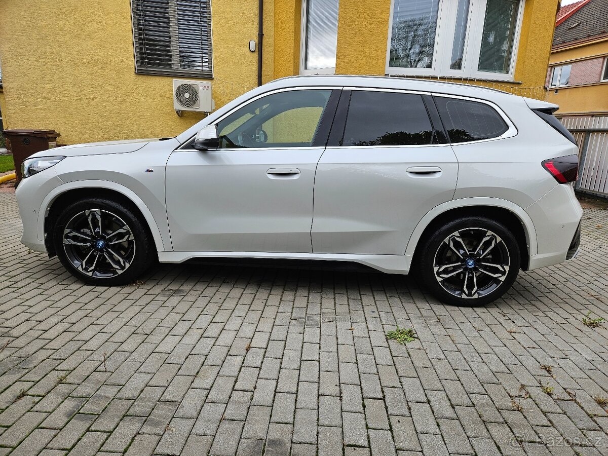 PRODÁM BMW iX1 xDRive30,1.MAJ,M-PAKET ZÁRUKA DO 11/2026
