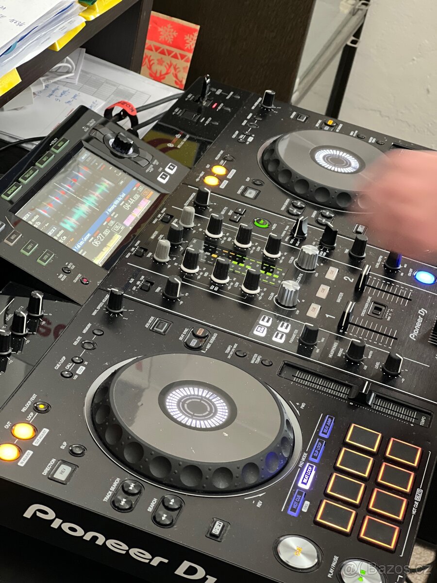 Pioneer XDJ RX-2 + UDG Case + Decksaver