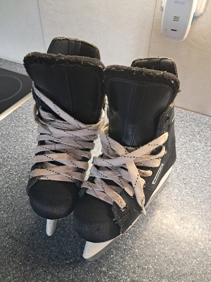 Dětské hokejové brusle Bauer vel. 28