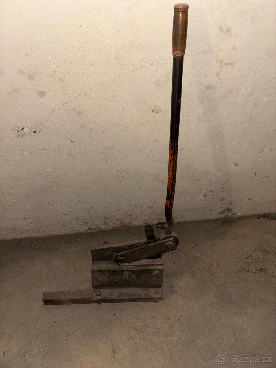 Pákové nůžky na plech