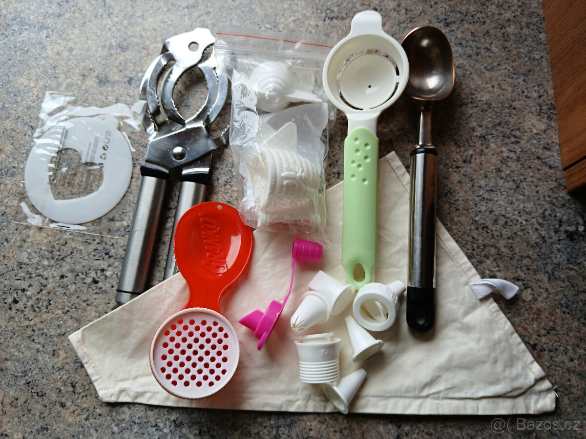 Různé kuchyňské pomůcky