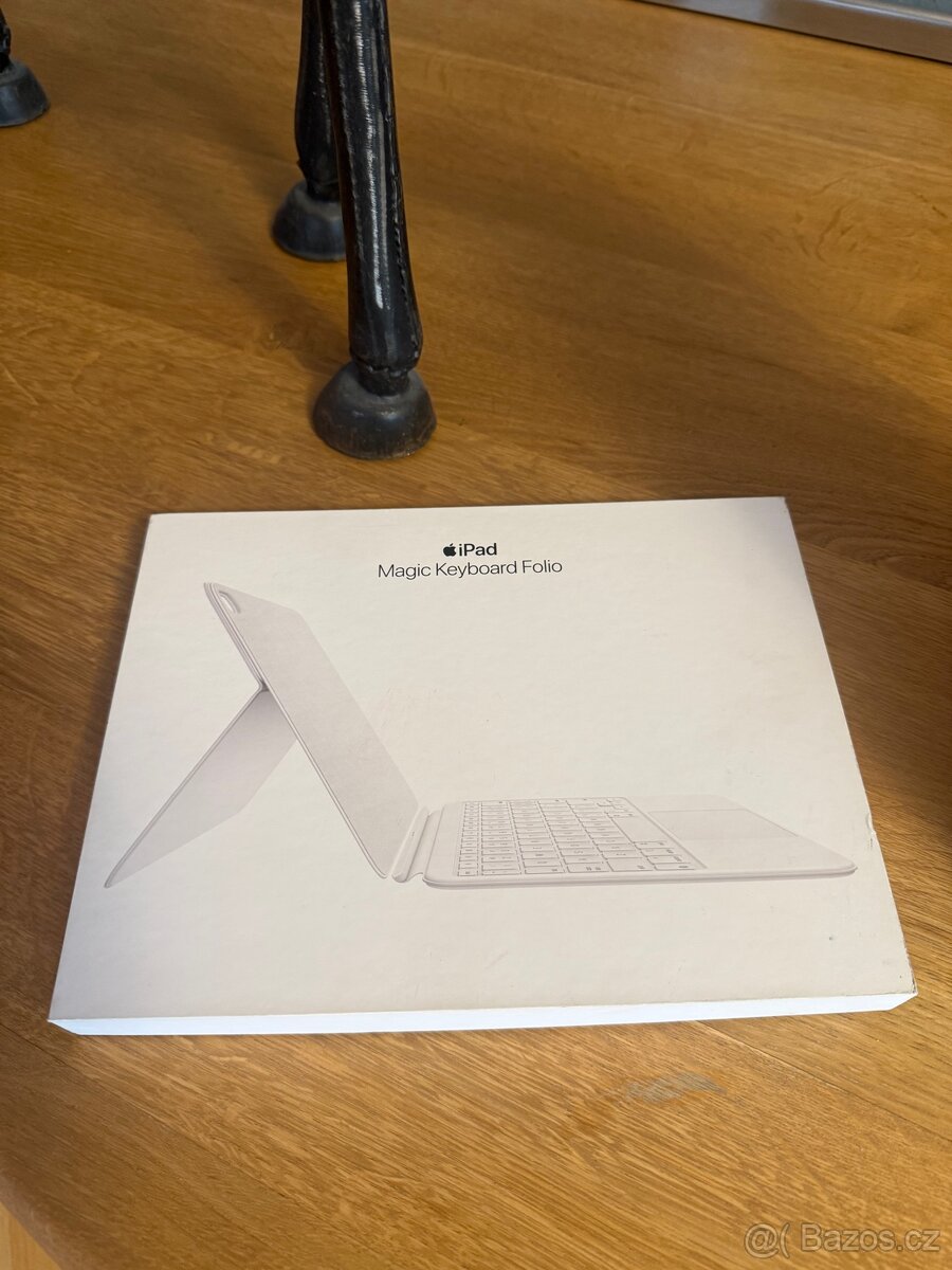 Apple Magic Keyboard Folio k iPadu