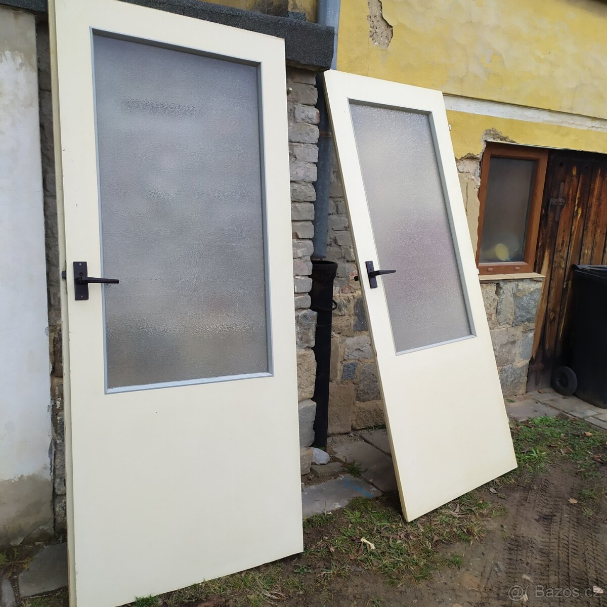 Dveře staré panelákový typ prosklené i plné
