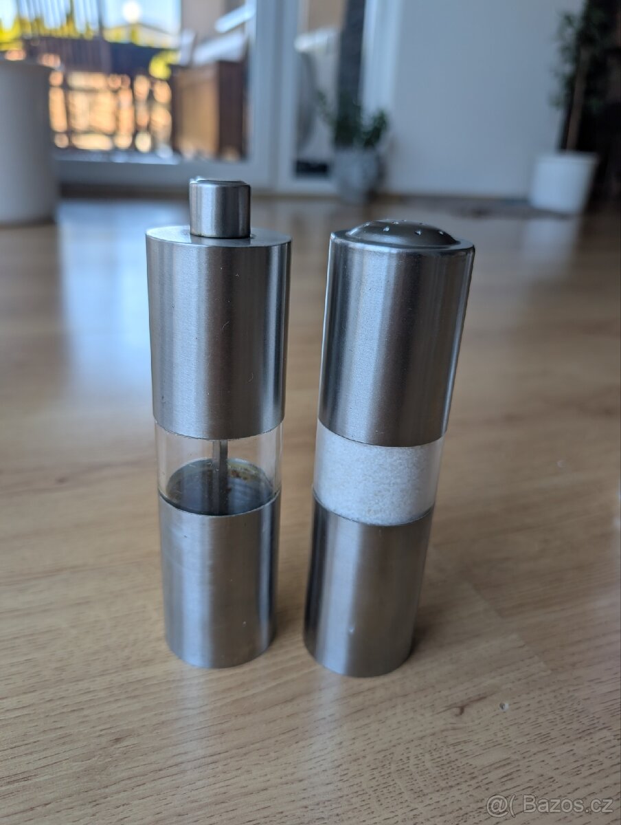 Mlýnek na pepř a solnička