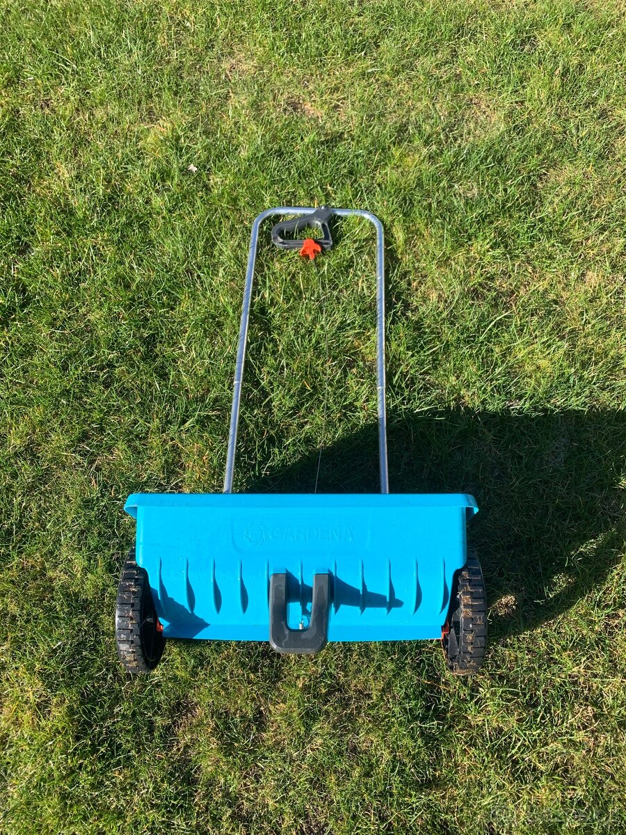 Sypací vozík L Gardena