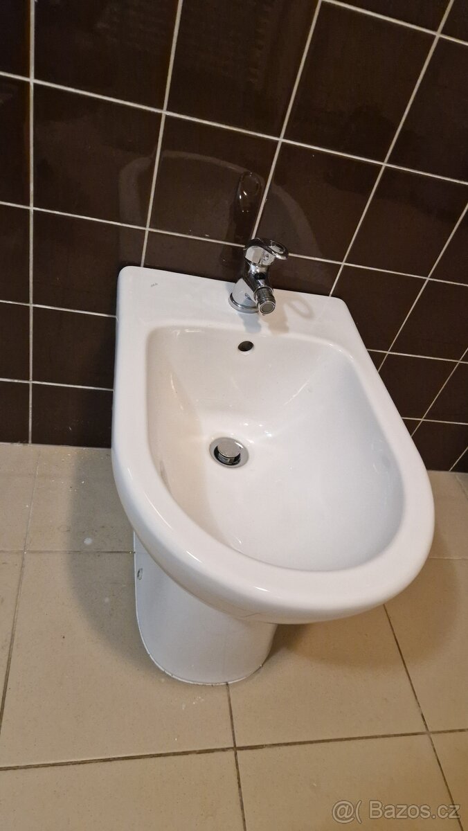 Prodám bidet JIKA s baterií Pecha