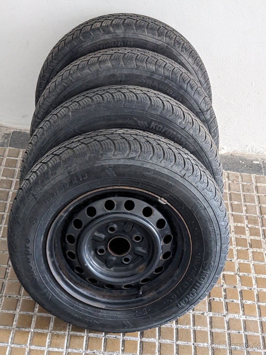 Toyota Yaris, plechové disky + zimní pneu
