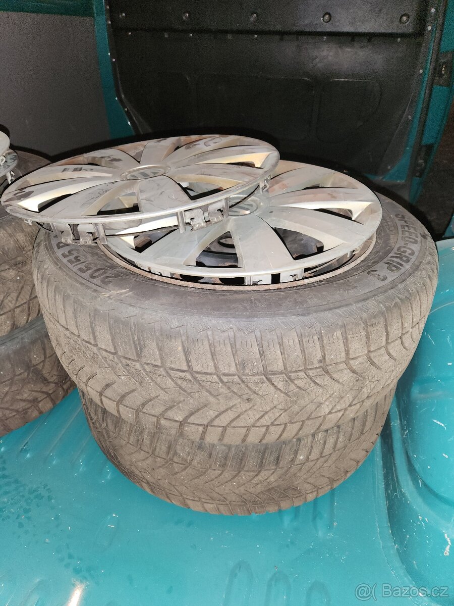 Sada zimních pneu a disků + originální poklice VW R16