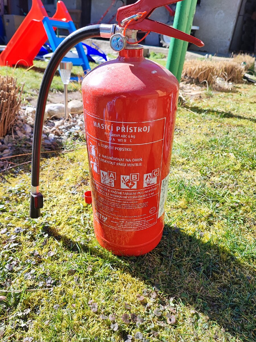 Práškový hasicí přístroj