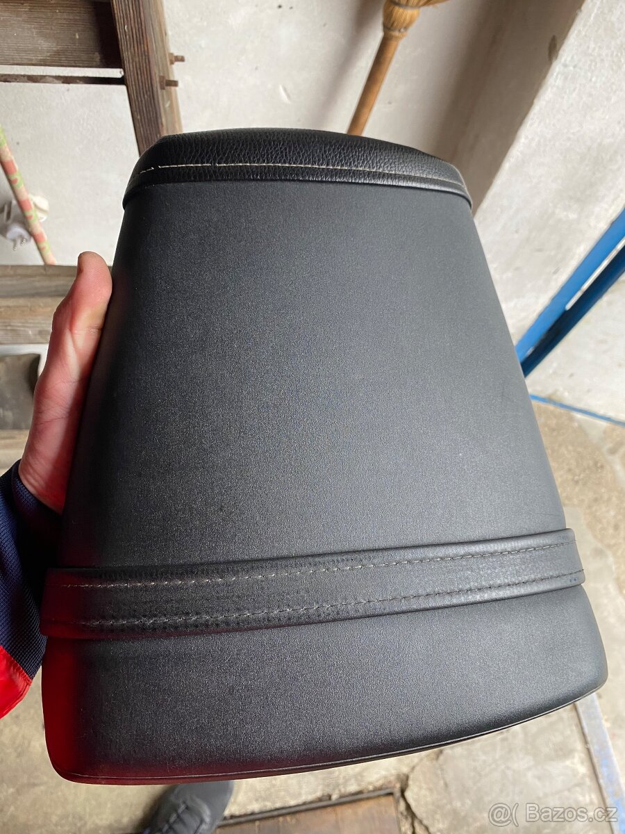 Yamaha R6 - sedlo spolujezdce
