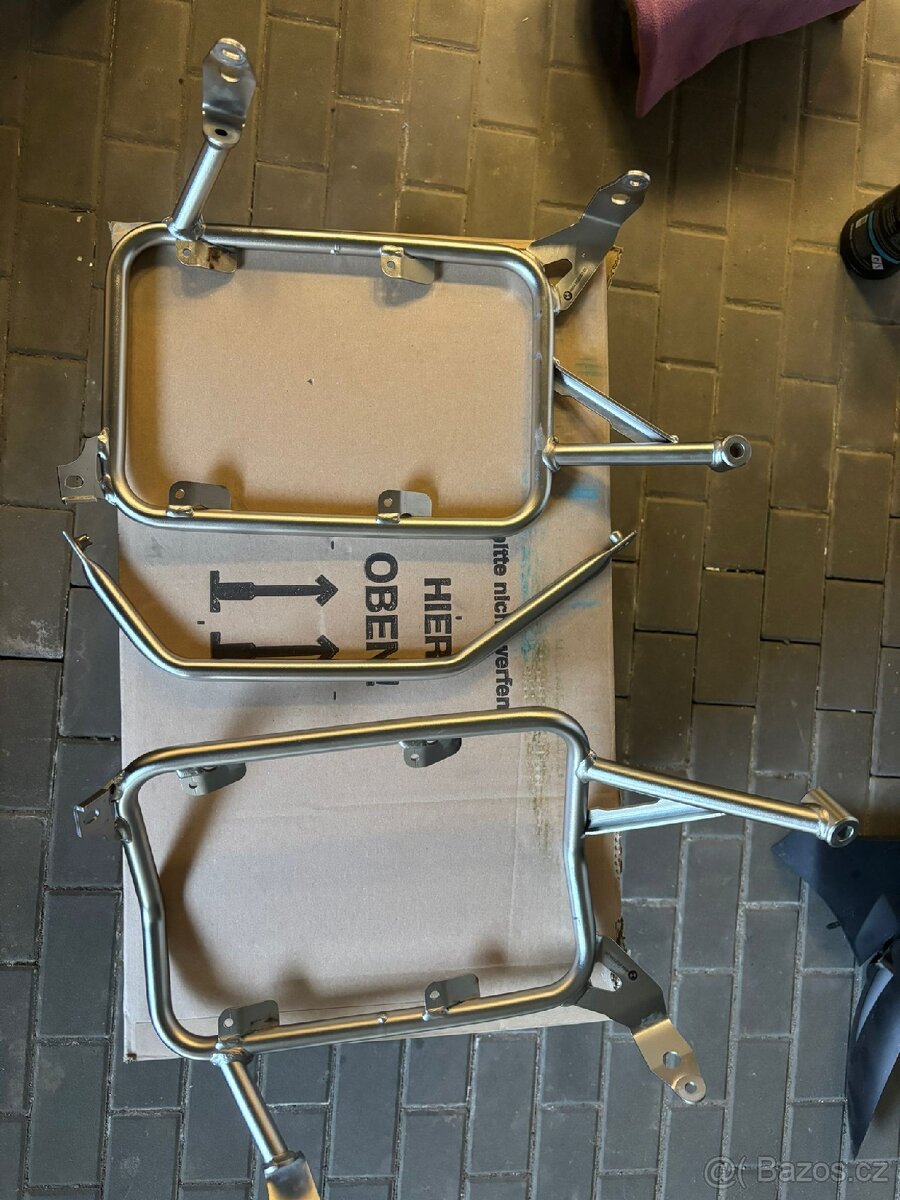 Držáky bočních kufru BMW 1250 GS ADV