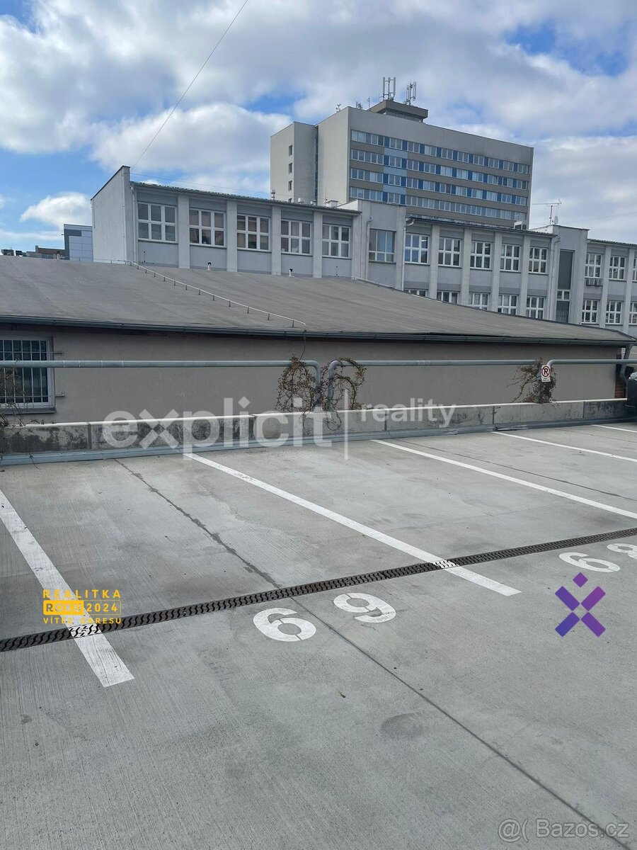 Pronájem garážové stání, 12 m2 - Zlín, ev.č. 02276