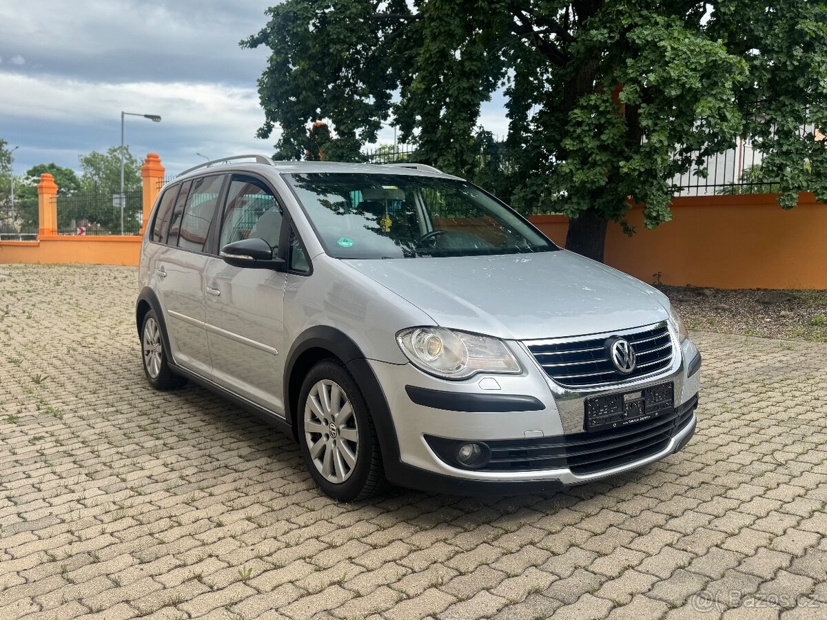 Volkswagen touran cross NOVA STK