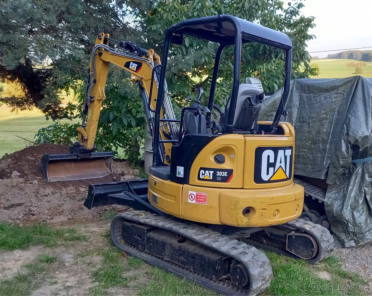 Prodám minibagr CAT 303E 3,5t, naklápěcí hlava + kabina