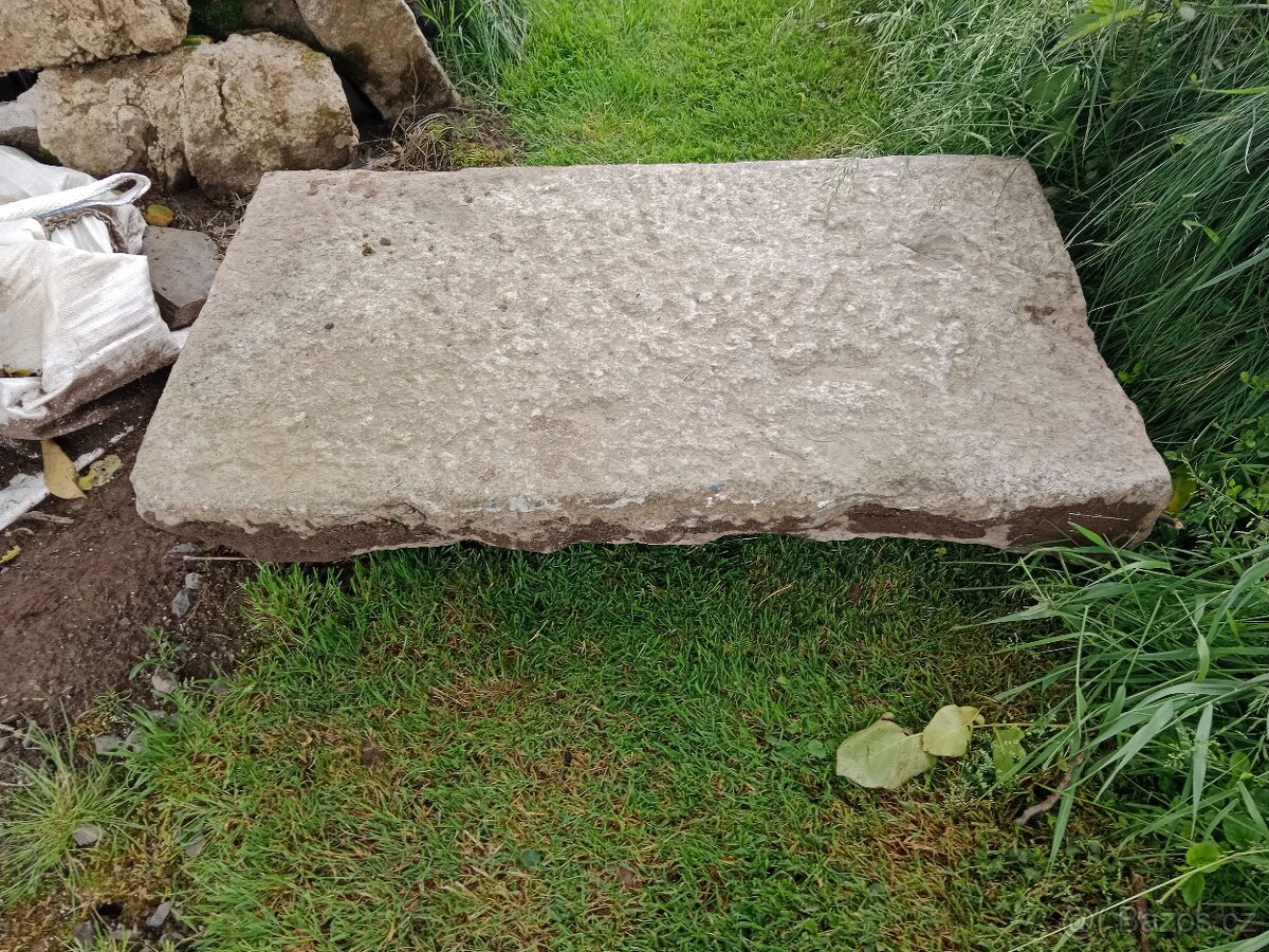 Žulové chodníkové desky