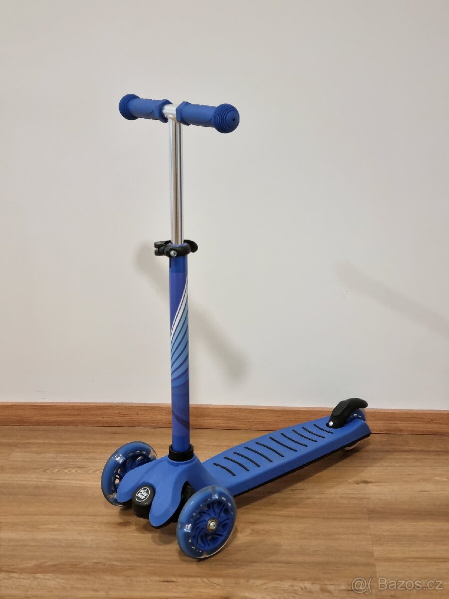 Playtive Dětská koloběžka s LED kolečky