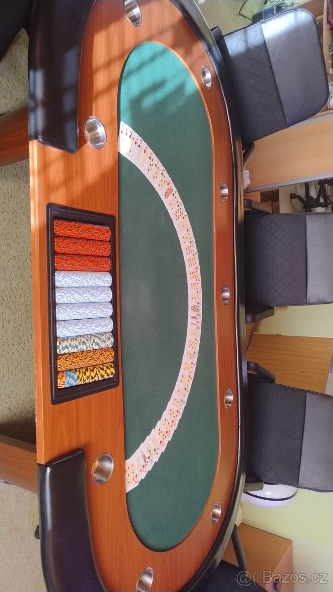 Pokerový stůl a kryt
