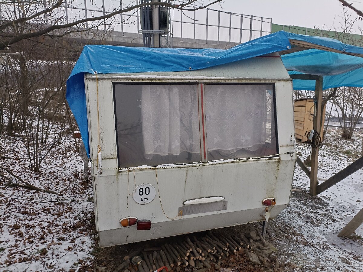 Prodám karavan bez TP, neteče , suchy