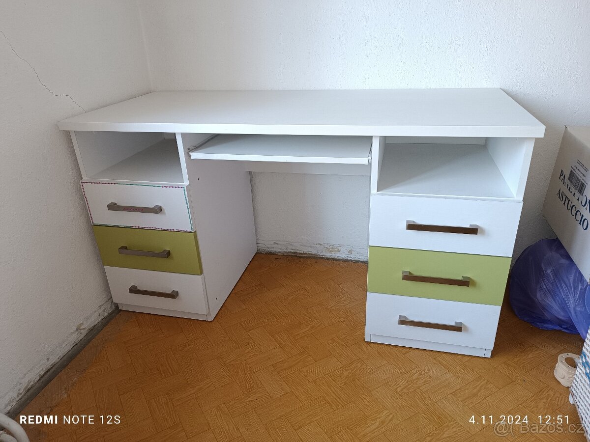 Psací stůl