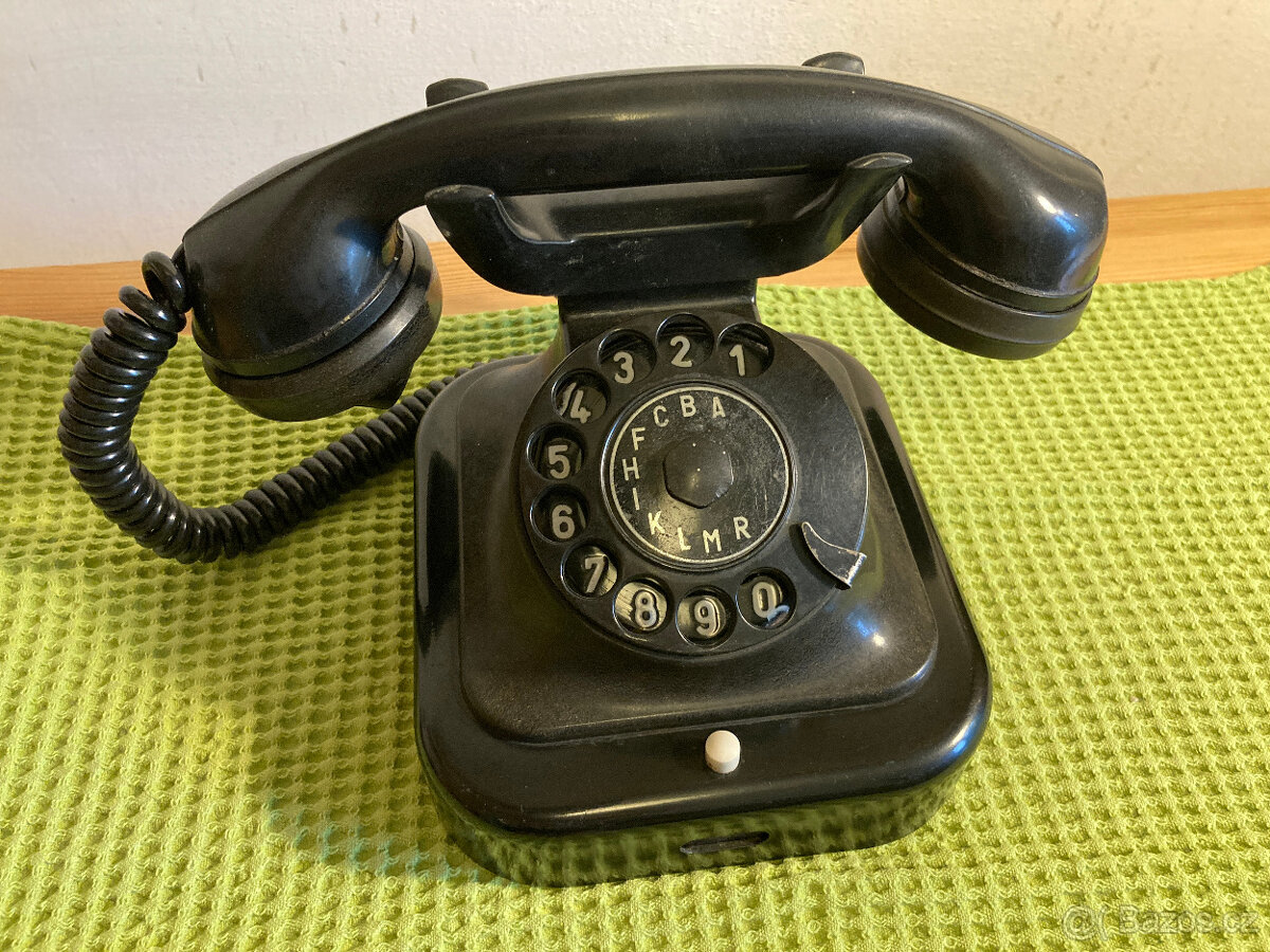 Starožitný telefon