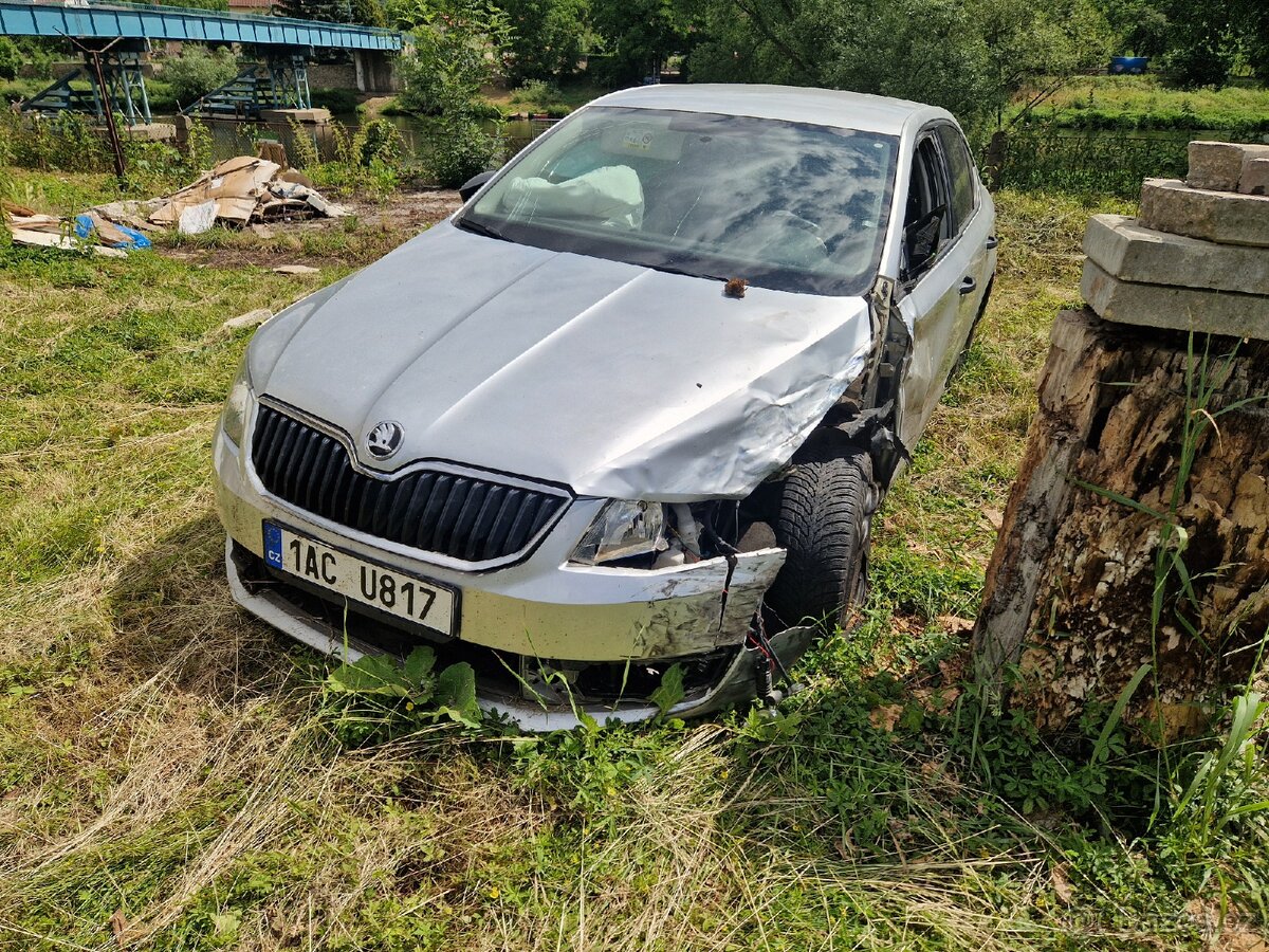 Škoda octavia 3, 1,4 i , sedan ,r.v.2016 havarovaná