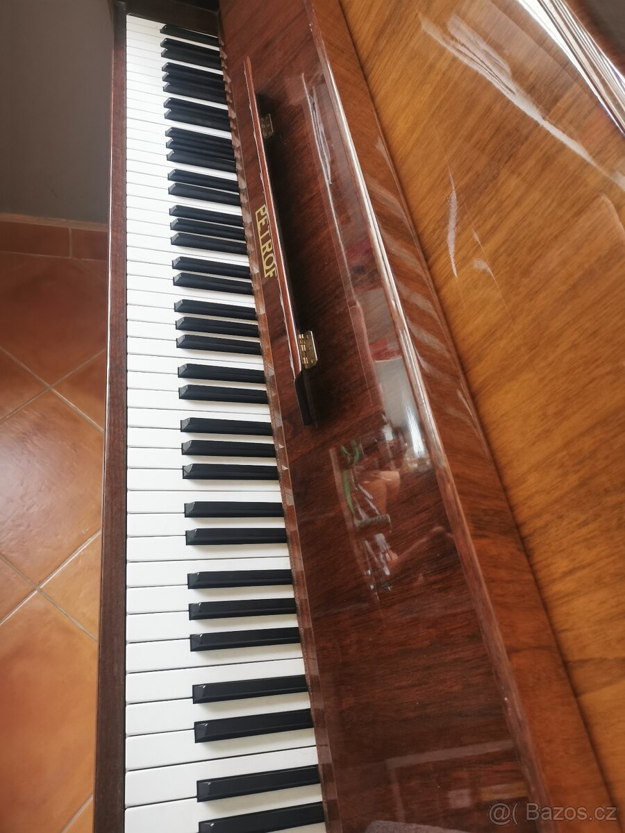 Piano Petrof