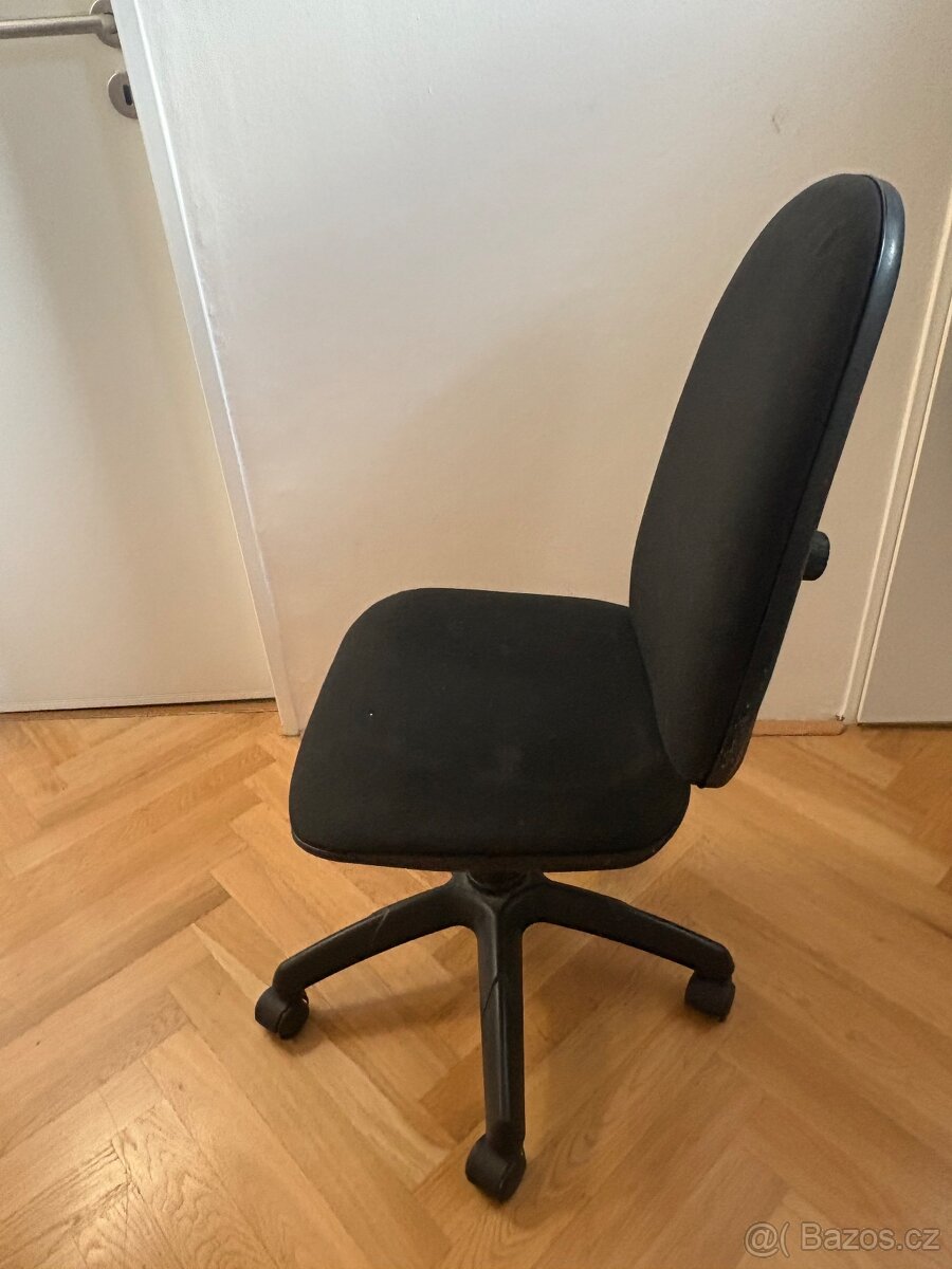 Kancelářská otočná židle