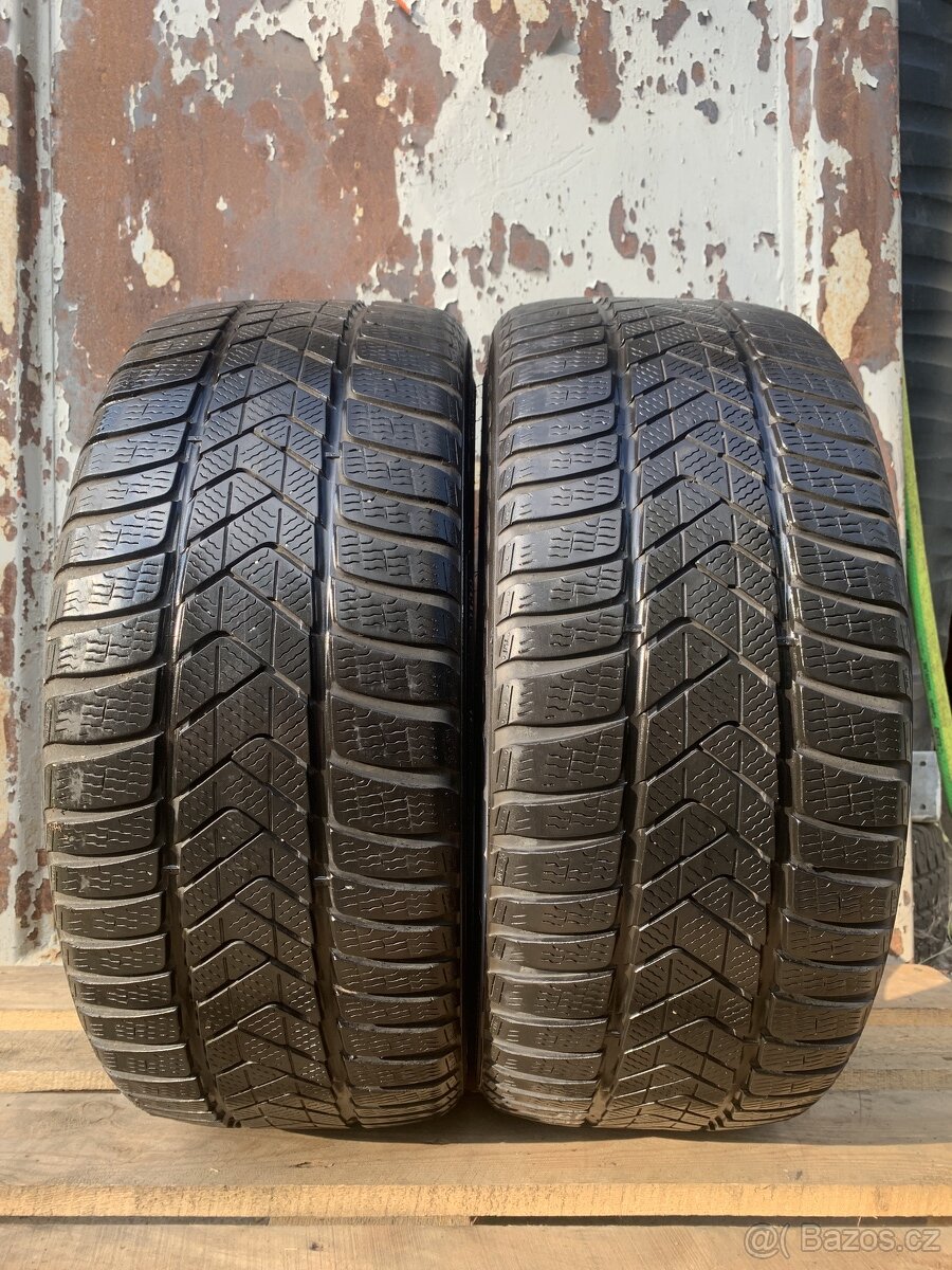 2ks 235/40/19 Pirelli/2021/96V/zimní pneu 6.2m