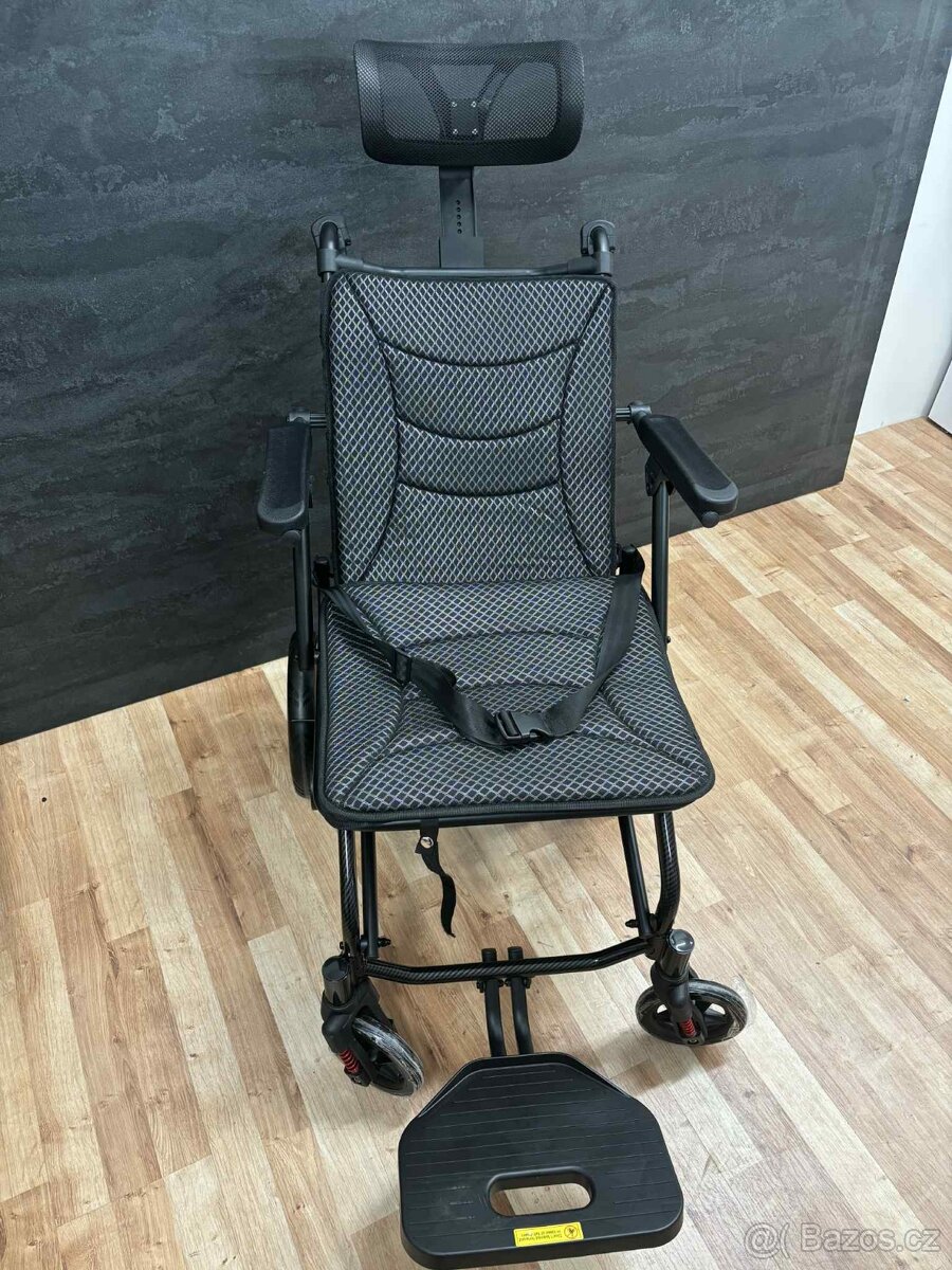 Invalidní skládací vozík
